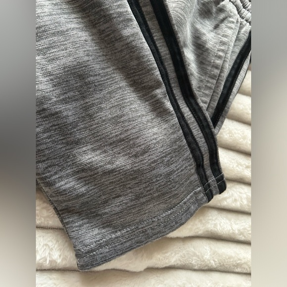 Adidas boys straight leg gray sweatpants with logo - Picture 4 of 4